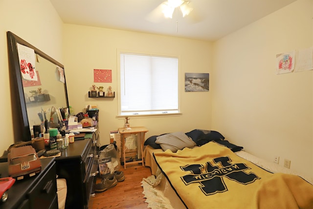 bedroom featuring light hardwood / wood-style floors and ceiling fan