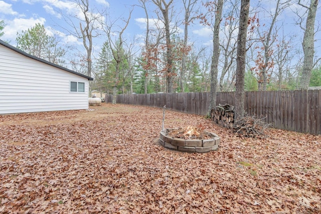 view of yard featuring an outdoor fire pit