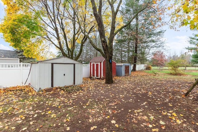 view of yard with a storage unit