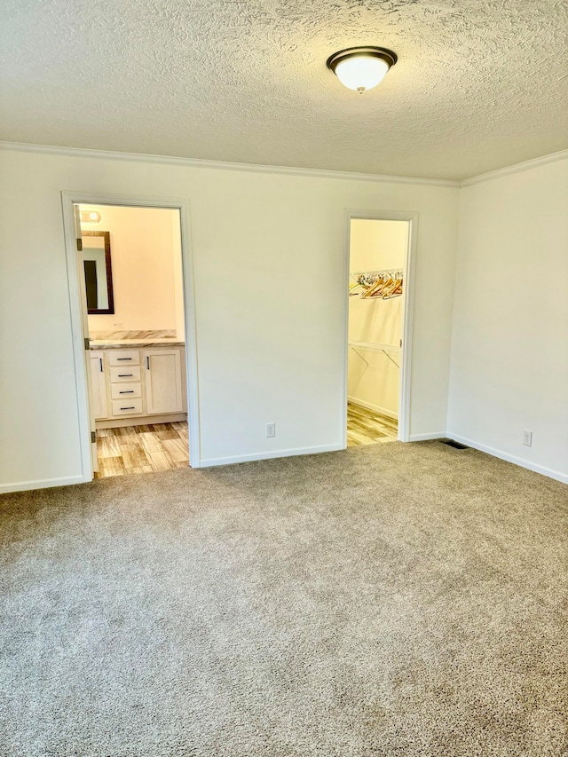 carpeted spare room featuring a textured ceiling