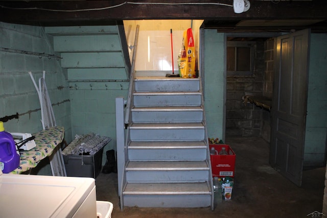 basement featuring washer / clothes dryer