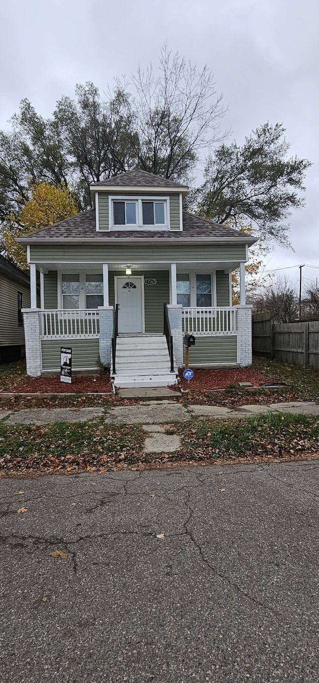 view of front of property featuring a porch