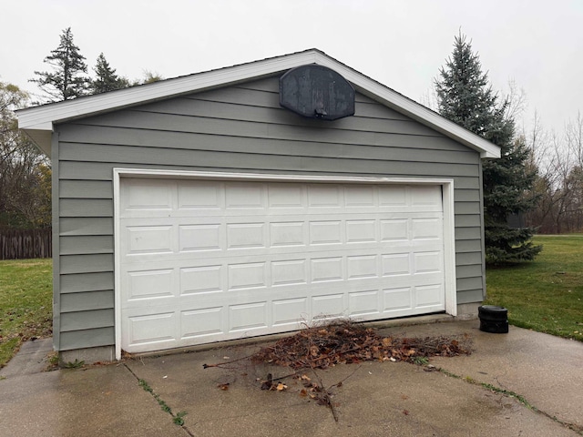 view of detached garage