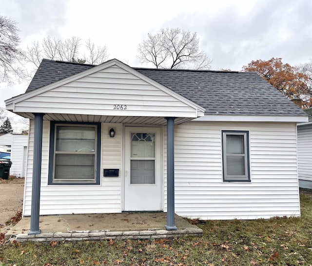 view of front facade with covered porch