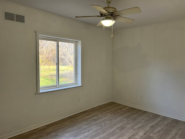 spare room featuring light wood-type flooring and ceiling fan