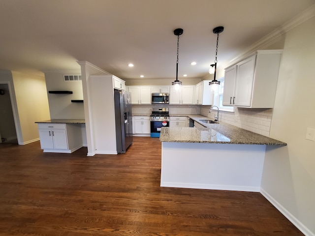 kitchen with kitchen peninsula, appliances with stainless steel finishes, sink, dark hardwood / wood-style floors, and white cabinetry