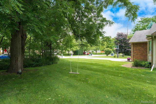 230 E Elizabeth St, Lake Orion, MI 48362 - view of grassy yard