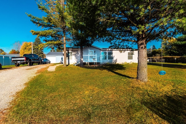 ranch-style house featuring a front yard