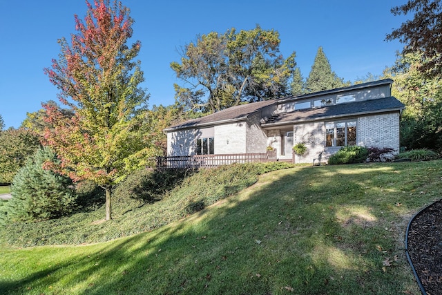 view of front of house featuring a deck and a front yard