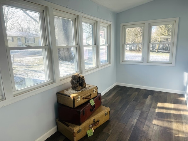 sunroom with vaulted ceiling