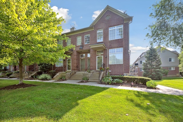 view of front of property featuring a front lawn