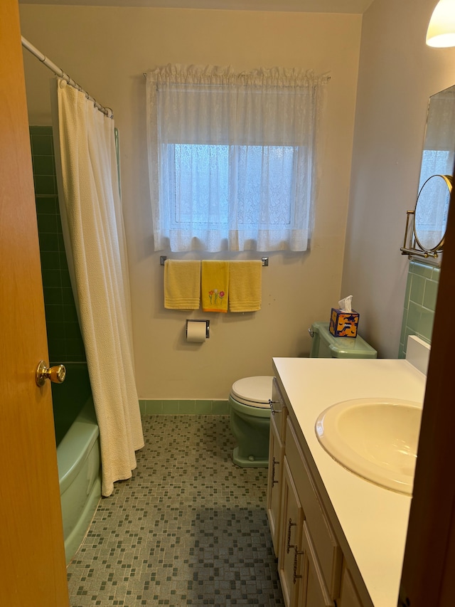 full bathroom featuring vanity, toilet, and shower / bathtub combination with curtain