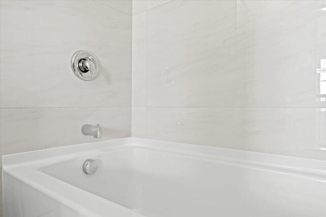 36135 Parkdale St Unit 5, Livonia, MI 48150 - full bath featuring a tub
