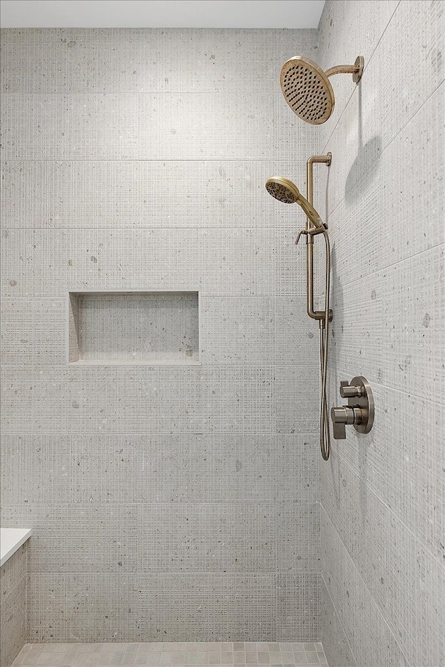 bathroom featuring tiled shower