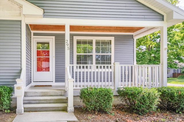 property entrance featuring a porch