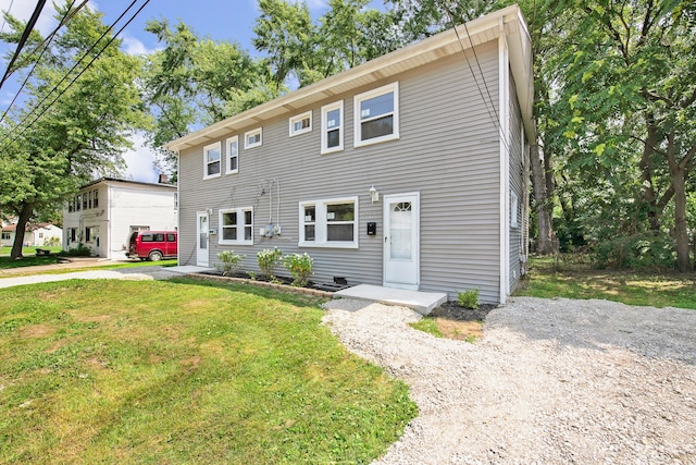 view of front of home featuring a front lawn