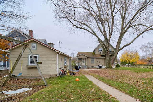 rear view of house featuring a lawn