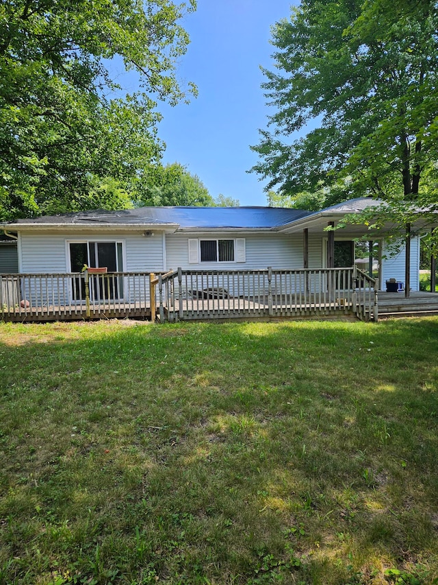 view of front facade featuring a front yard