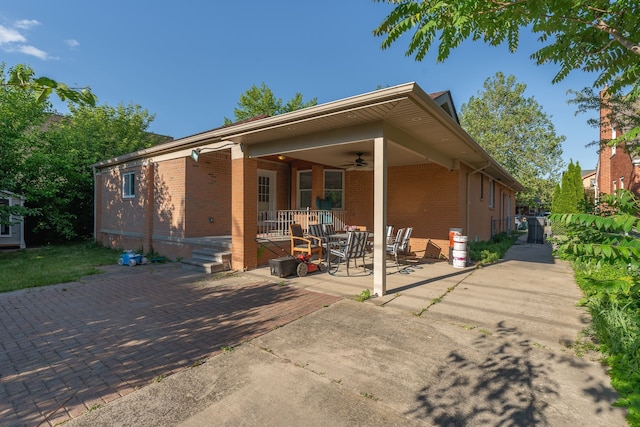 view of front of home featuring a porch, ceiling fan, and a patio area