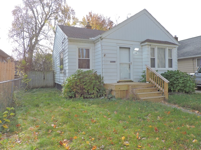 view of front of property with a front lawn