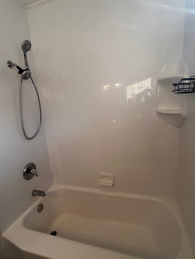 bathroom with bathtub / shower combination