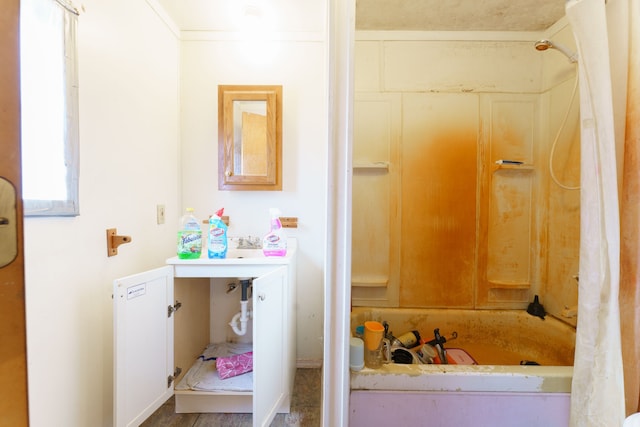 bathroom featuring shower / tub combo with curtain