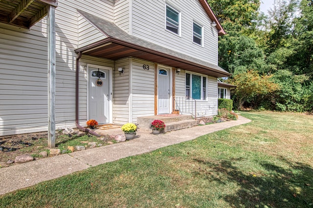 view of front facade featuring a front yard