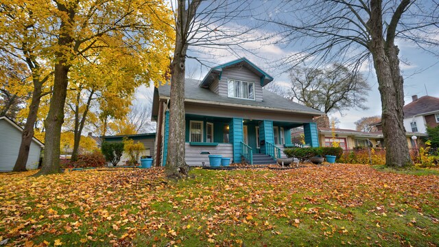 bungalow-style house with covered porch