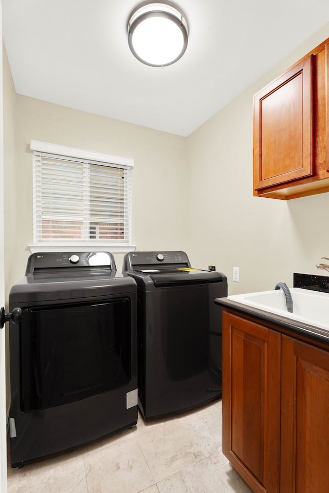 laundry area with cabinets, sink, and washing machine and clothes dryer