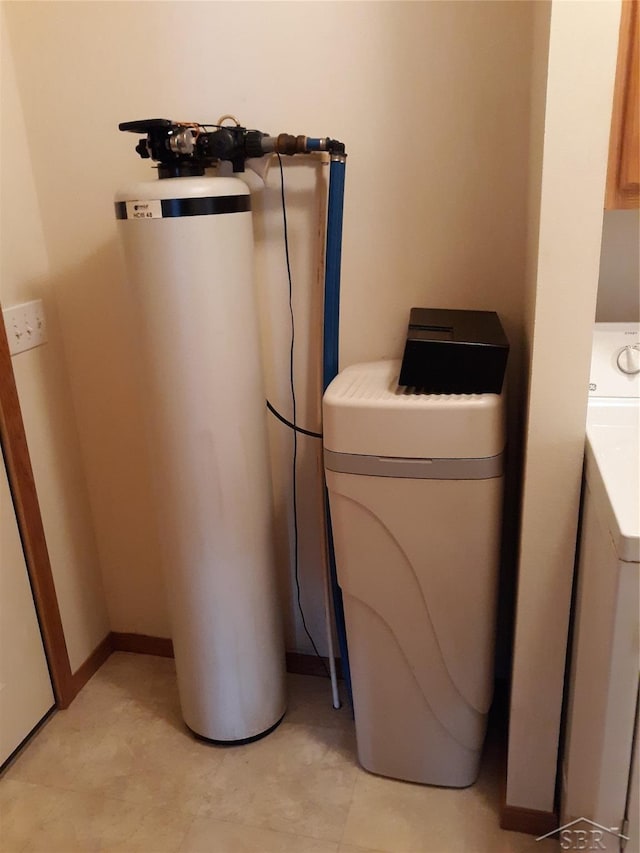 utility room with washer / dryer