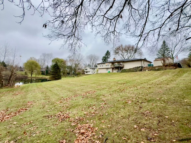 view of yard featuring a water view