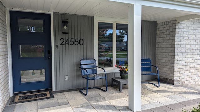 entrance to property featuring covered porch