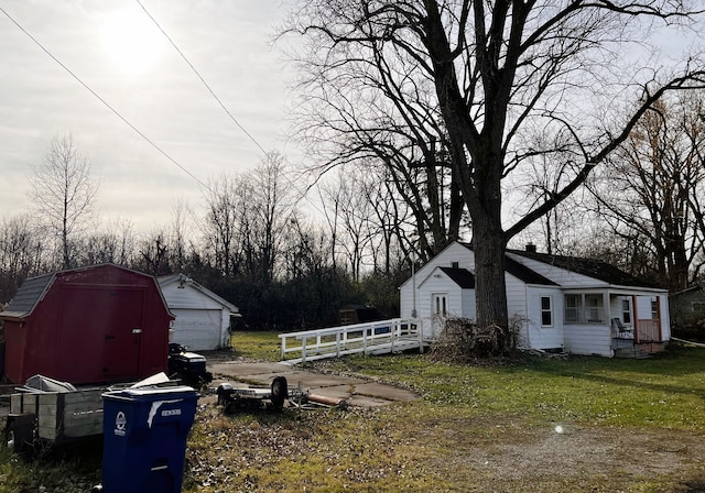 view of yard with a garage and an outdoor structure