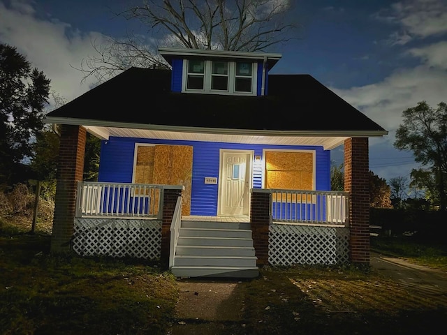 view of front of property featuring a porch