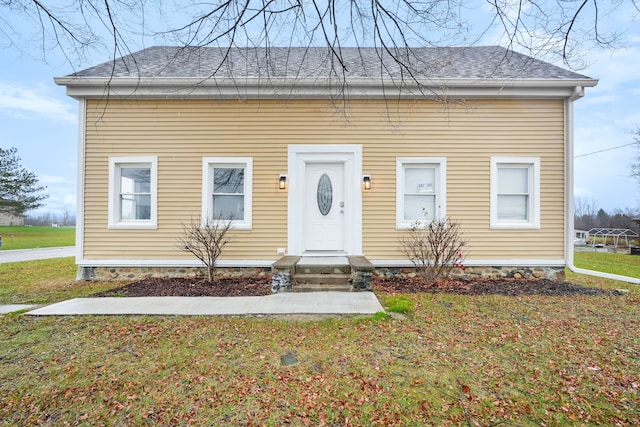 view of front of home with a front lawn