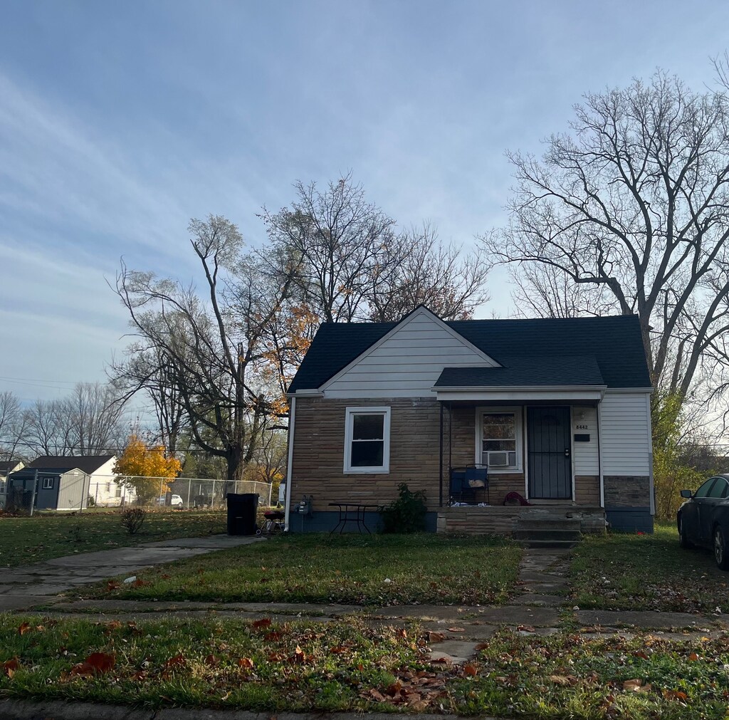 8442 Auburn St, Detroit, MI 48228 - view of bungalow
