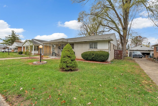 view of front of house featuring a front yard