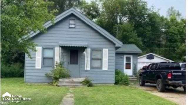 bungalow-style home with a front lawn