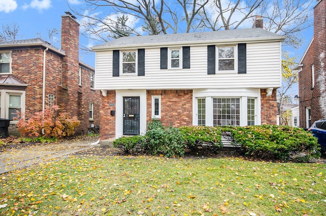 view of front of house featuring a front lawn