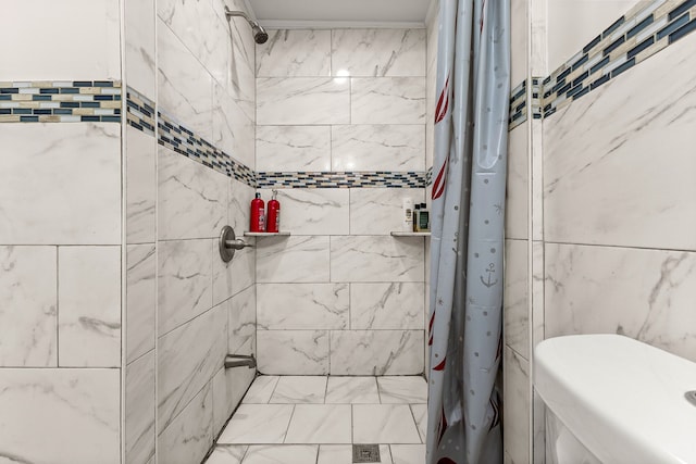 bathroom featuring a shower with shower curtain and tile walls