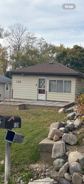 view of front facade with a front lawn