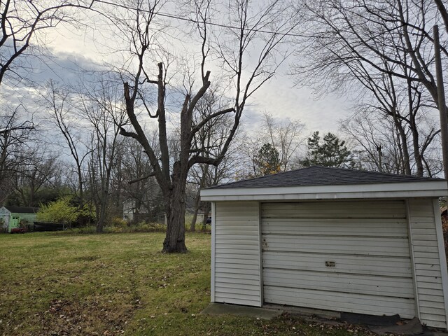 25438 4th St, Grosse Ile, MI 48138 - view of garage
