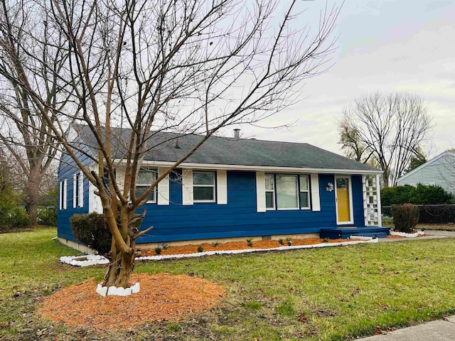 ranch-style house featuring a front lawn