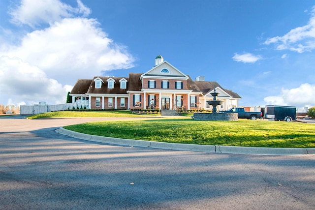 view of front of home featuring a front yard