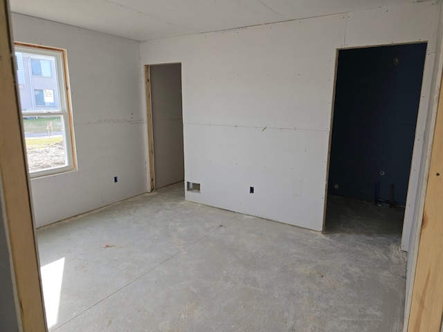 18750 14 Mile Rd, Roseville, MI 48066 - unfurnished room with unfinished concrete flooring