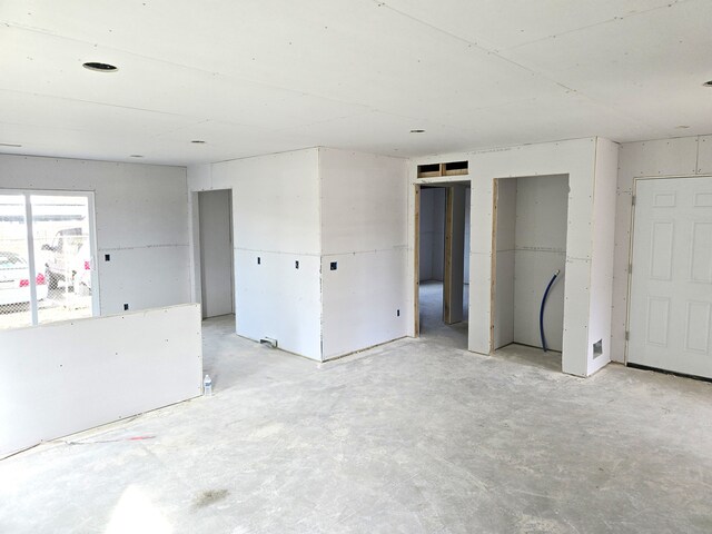 18750 14 Mile Rd, Roseville, MI 48066 - spare room featuring concrete floors