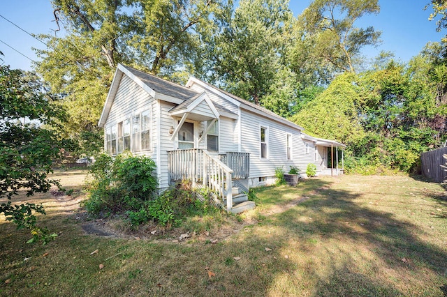 view of front of property with a front lawn