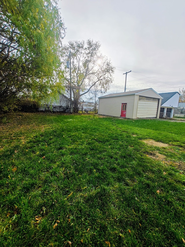 view of yard with an outdoor structure and a garage