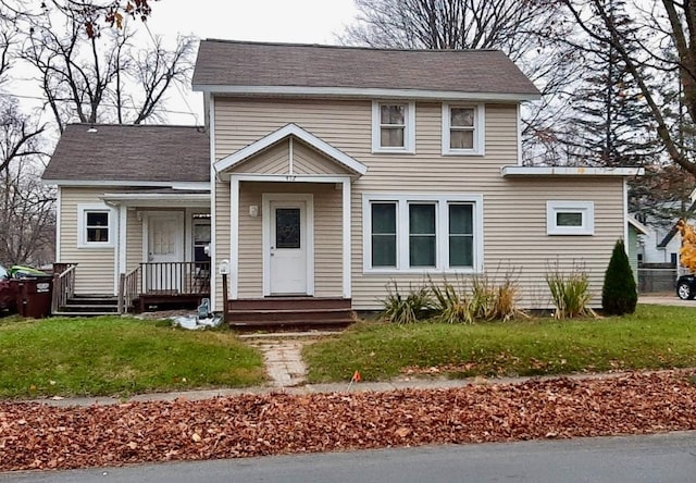 view of front facade featuring a front lawn