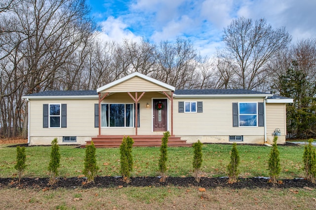 view of front of home featuring a front yard